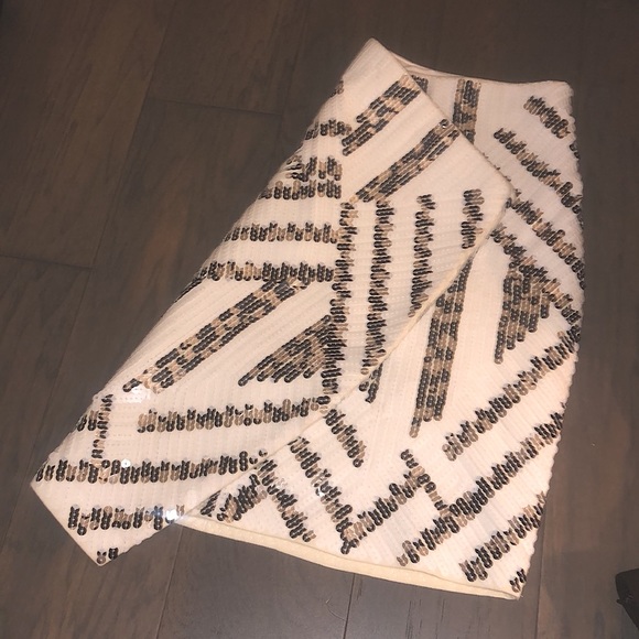 Express sequined mini skirt in white, black & silver, fully-lined interior - Picture 6 of 7